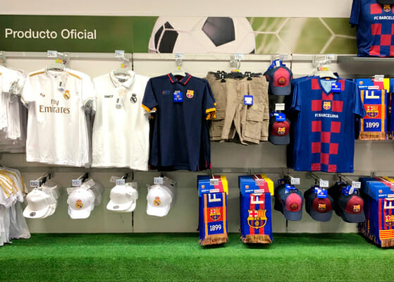 Nuevo stand de Merchandising Barça y Real Madrid en Carrefour L’Atmetlla del Vallés